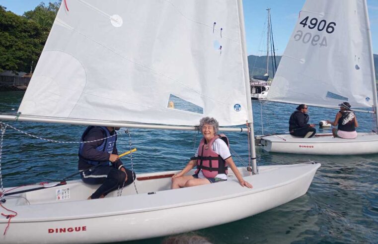 Mulheres do projeto “Melhor Idade em Ação” visitam Escola de Vela de Ilhabela “Lars Grael”