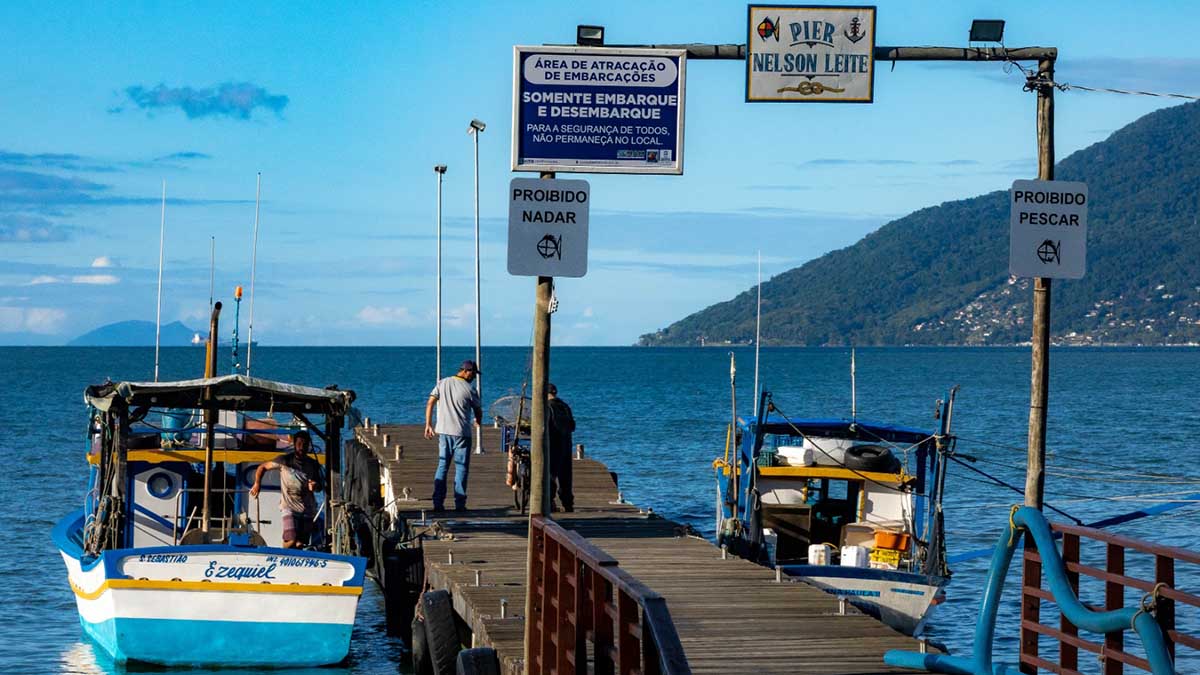 São Sebastião reforça a proibição de pesca e natação no píer do bairro São Francisco