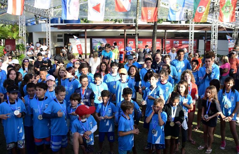 Vela do Amanhã incentiva jovens velejadores durante 50ª Semana Internacional de Vela de Ilhabela