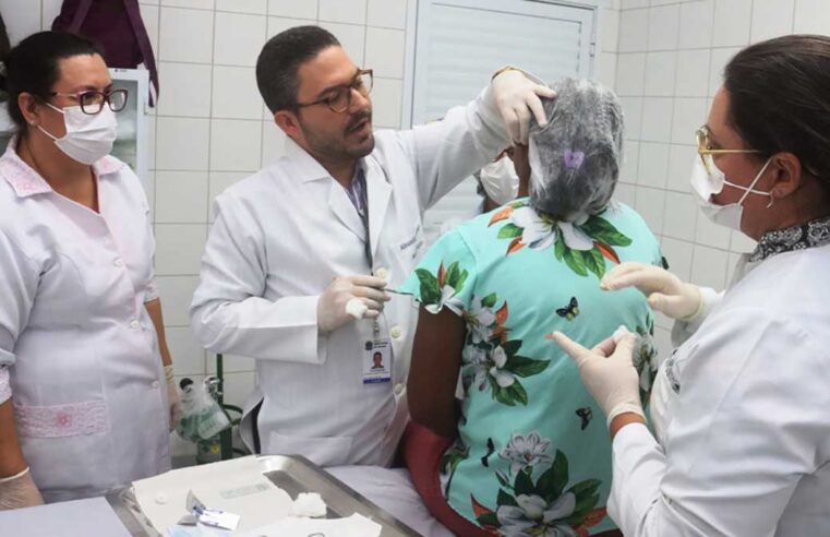 Profissionais de saúde de Caraguatatuba avaliam pacientes com possível diagnóstico de hanseníase