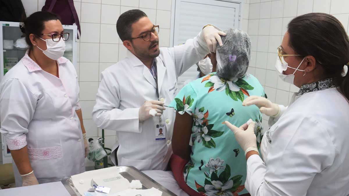 Profissionais de saúde de Caraguatatuba avaliam pacientes com possível diagnóstico de hanseníase