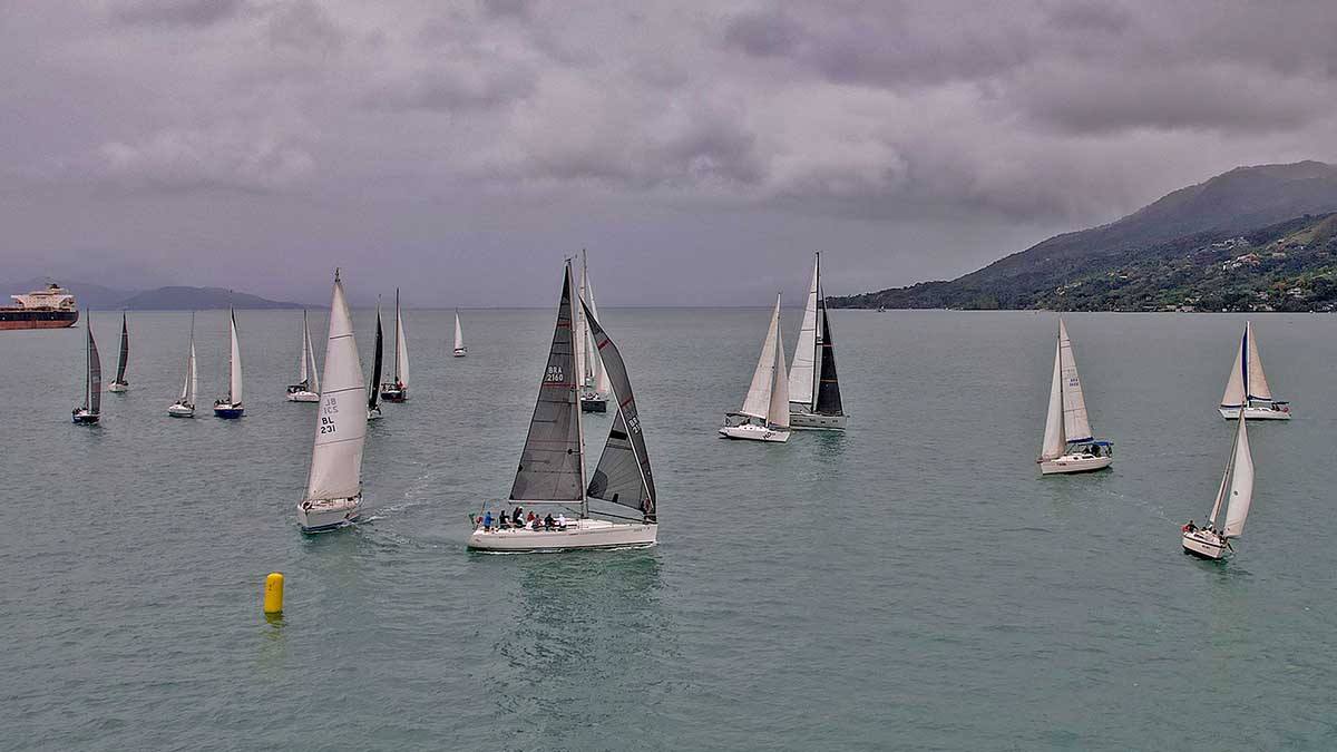 23ª Regata do Camarão reúne 300 participantes em Ilhabela