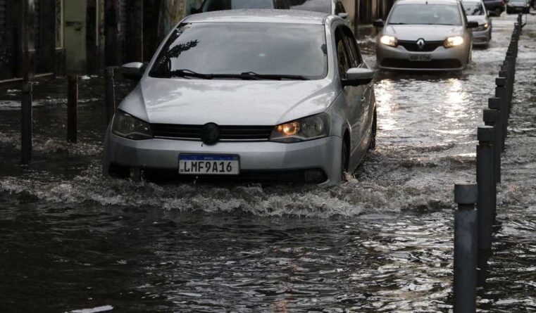 Chuvas deixam dois mortos e uma pessoa desaparecida no Rio