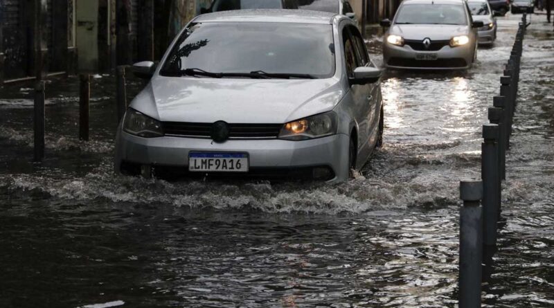 Chuvas deixam dois mortos e uma pessoa desaparecida no Rio