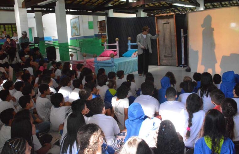 Escolas municipais de Ilhabela recebem peça “Vim Ver Maria”