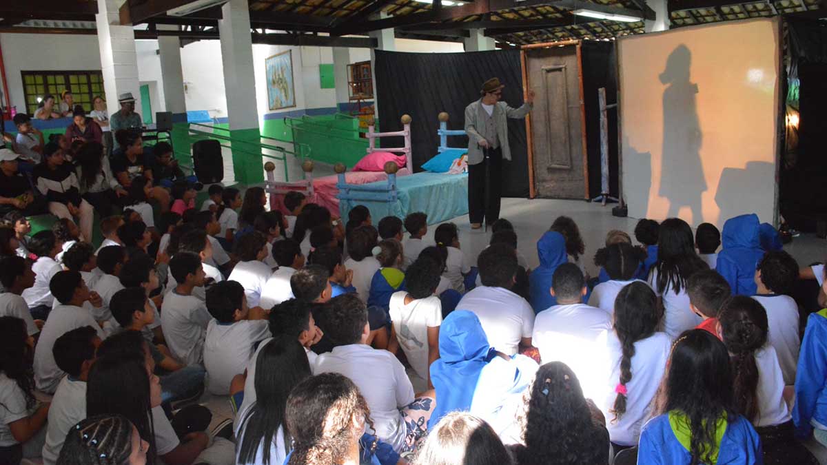 Escolas municipais de Ilhabela recebem peça “Vim Ver Maria”