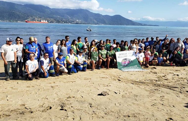 Ilhabela mobiliza comunidade no Dia mundial de Limpeza de Rios e Praias e retira cerca de 230kg de lixo do meio ambiente