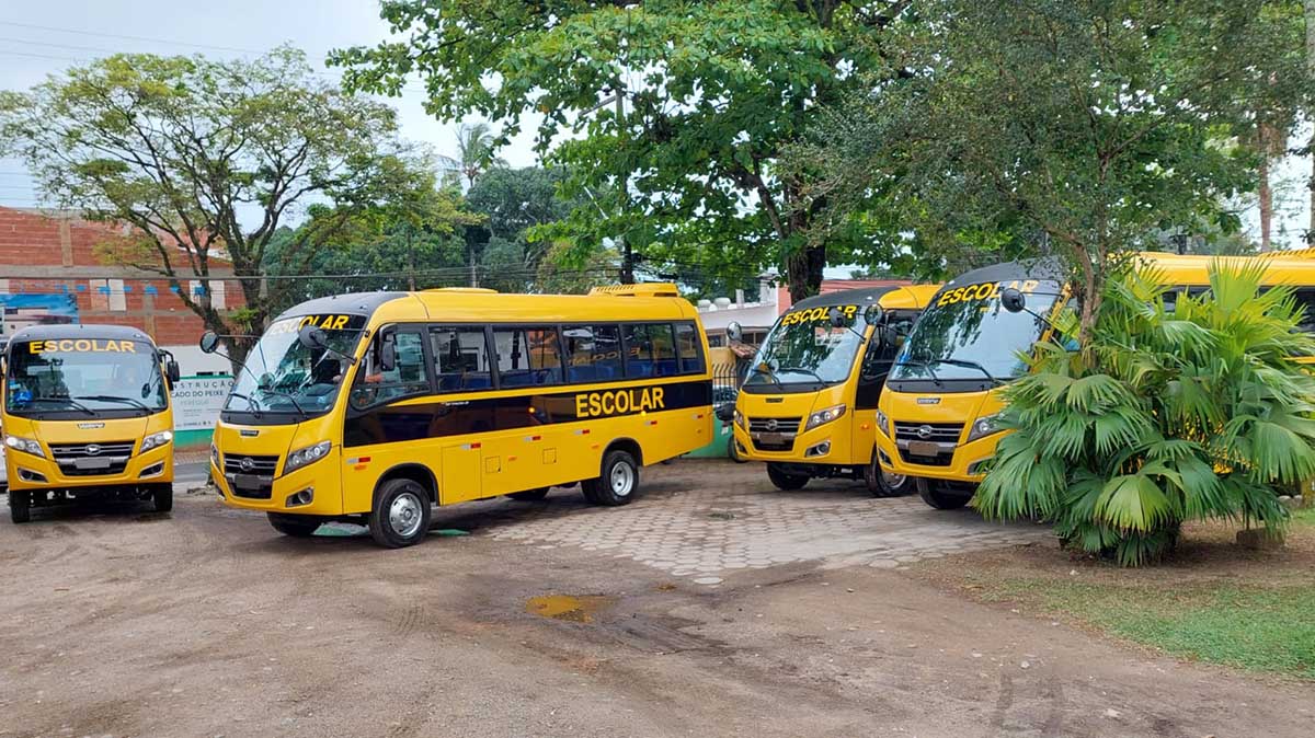 Secretaria de Educação de Ilhabela recebe quatro novos ônibus escolares