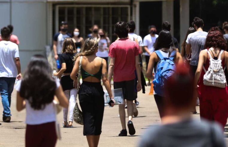 Estudantes contam como usaram o Enem para estudar fora do Brasil