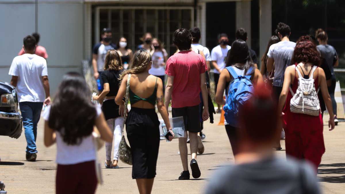 Estudantes contam como usaram o Enem para estudar fora do Brasil