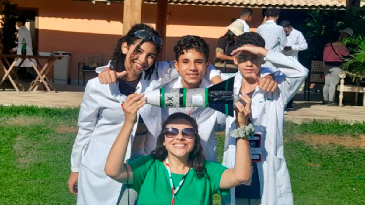 Estudantes da rede municipal de São Sebastião participam da 49ª Jornada Brasileira de Foguetes no Rio de Janeiro