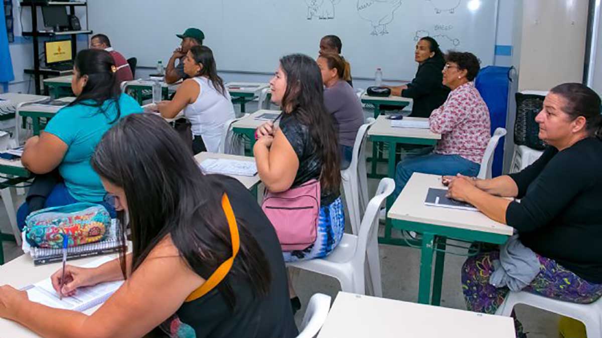 Prefeitura de São Sebastião abre matrículas para Educação de Jovens e Adultos