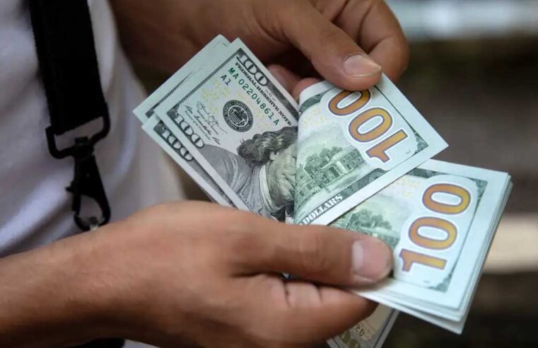 Dólar sobe para R$ 4,91 no primeiro dia útil do ano