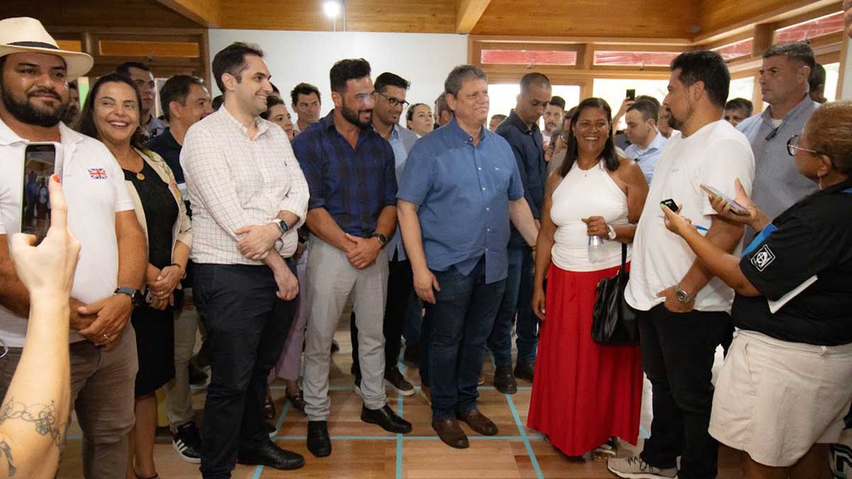 São Sebastião recebe governador Tarcísio de Freitas para visita à reconstrução da EE Plínio Gonçalves de Oliveira Santos em Juquehy