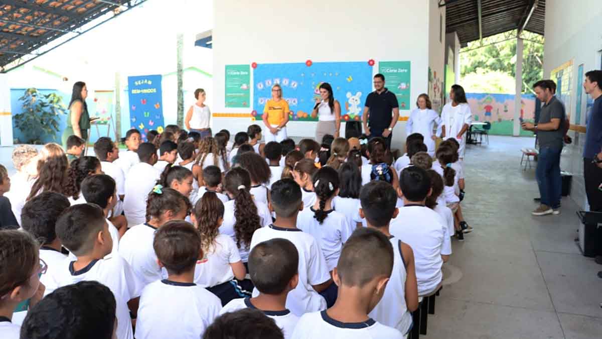 Prefeitura de Caraguatatuba entrega 11 mil kits de escovação aos alunos da rede municipal