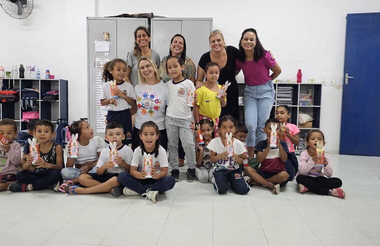 Prefeitura de Caraguatatuba realiza tradicional entrega dos “Coelhinhos da Páscoa” aos alunos da rede municipal