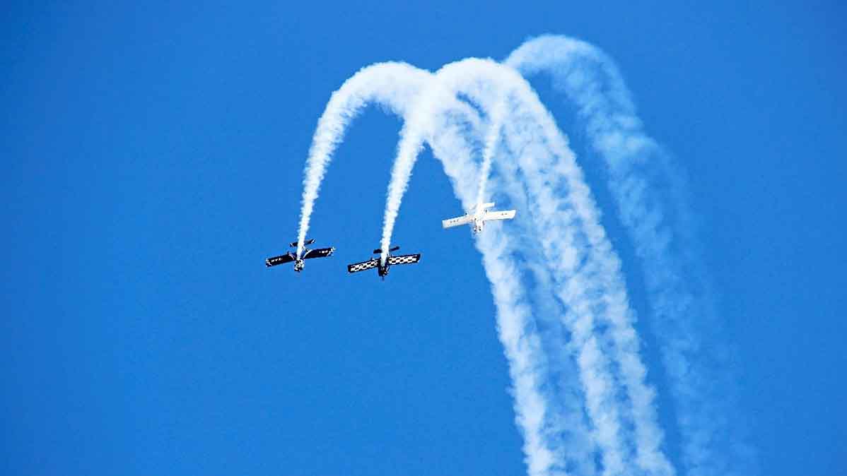 Esquadrilha CEU realiza espetáculo aéreo em São Sebastião neste sábado