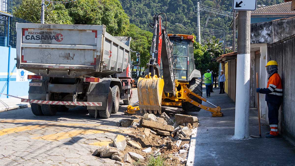 Prefeitura de São Sebastião inicia obras de drenagem e pavimentação na região central