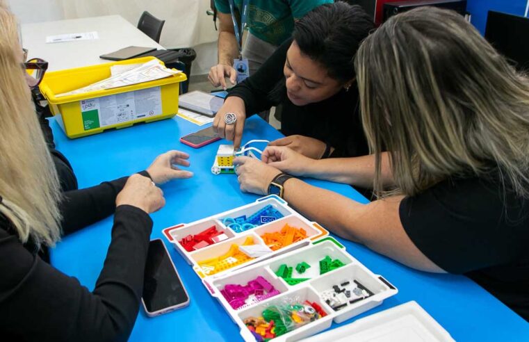 Professores de São Sebastião participam de formação prática do programa de Robótica Educacional