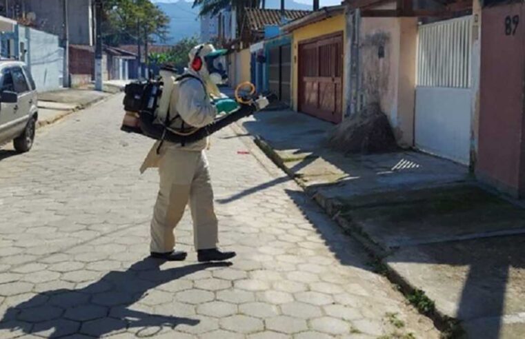 Equipes de combate à dengue fiscalizam região do Ipiranguinha em Ubatuba