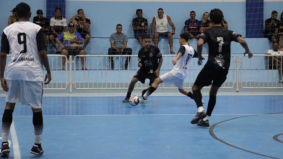 Disputas da série ouro do Campeonato de Futsal definem semifinalistas em Caraguatatuba