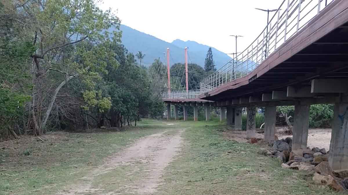 Prefeitura de Ilhabela realiza limpeza urbana na área da Ponte Estaiada